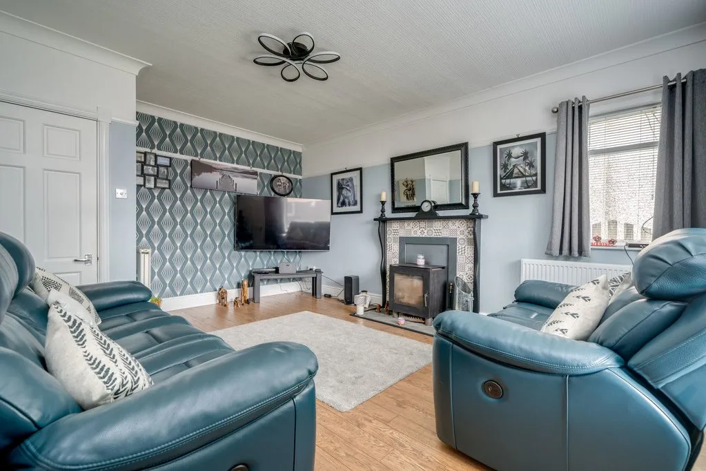 Bradford Road, East Bierley BD4 6PB, photo 2