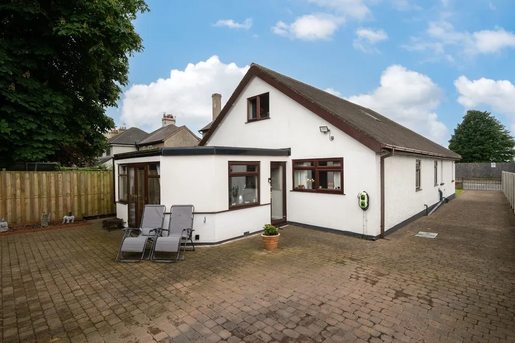 Bradford Road, East Bierley BD4 6PB, photo 5