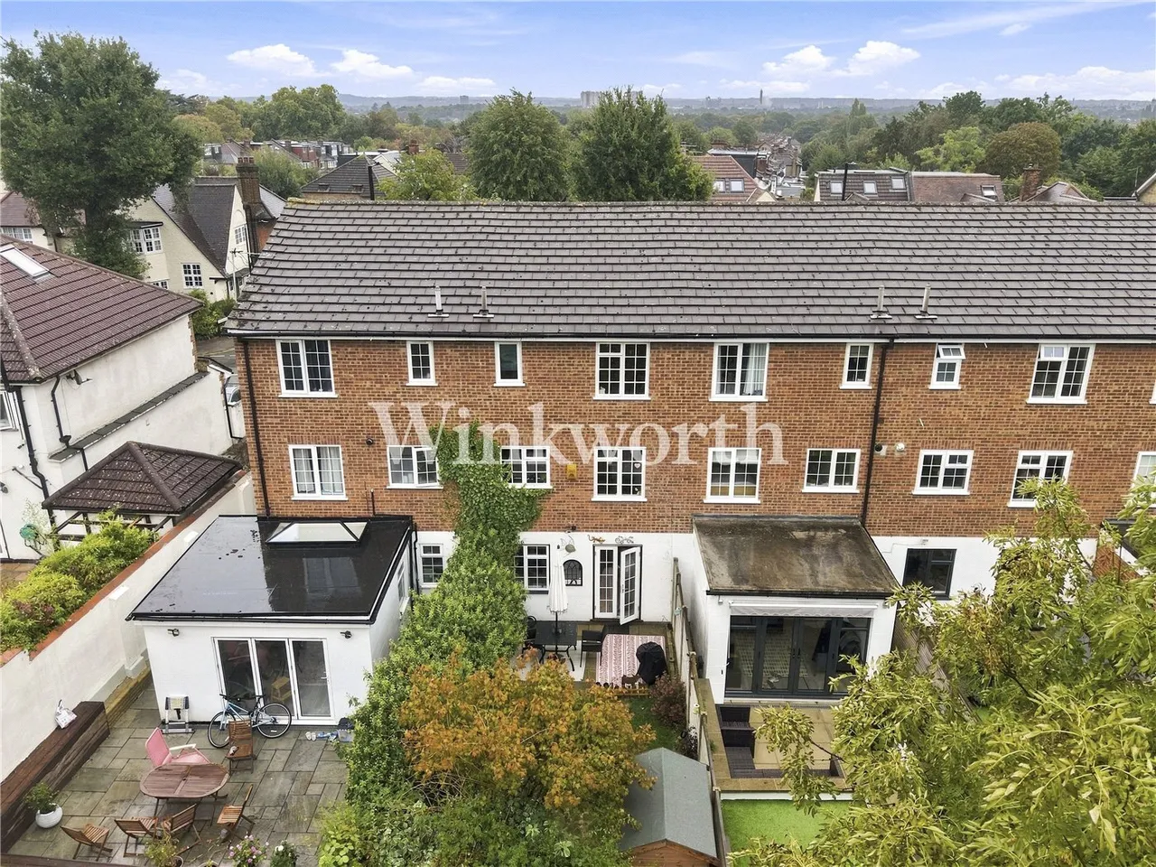 4 bed house for sale — Hoppers Road, London, N21