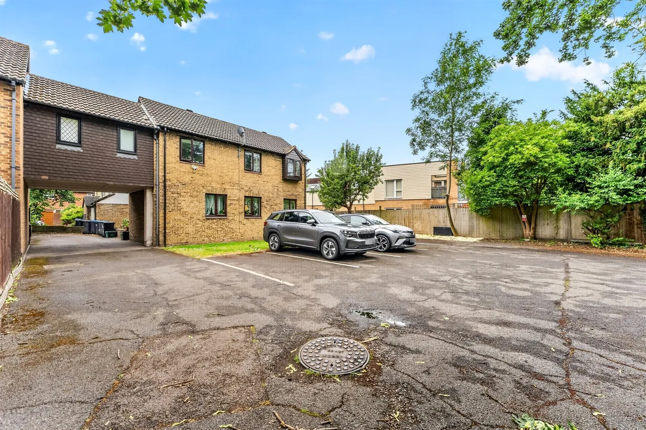 1 bed house for sale, Connaught Gardens, Morden, SM4