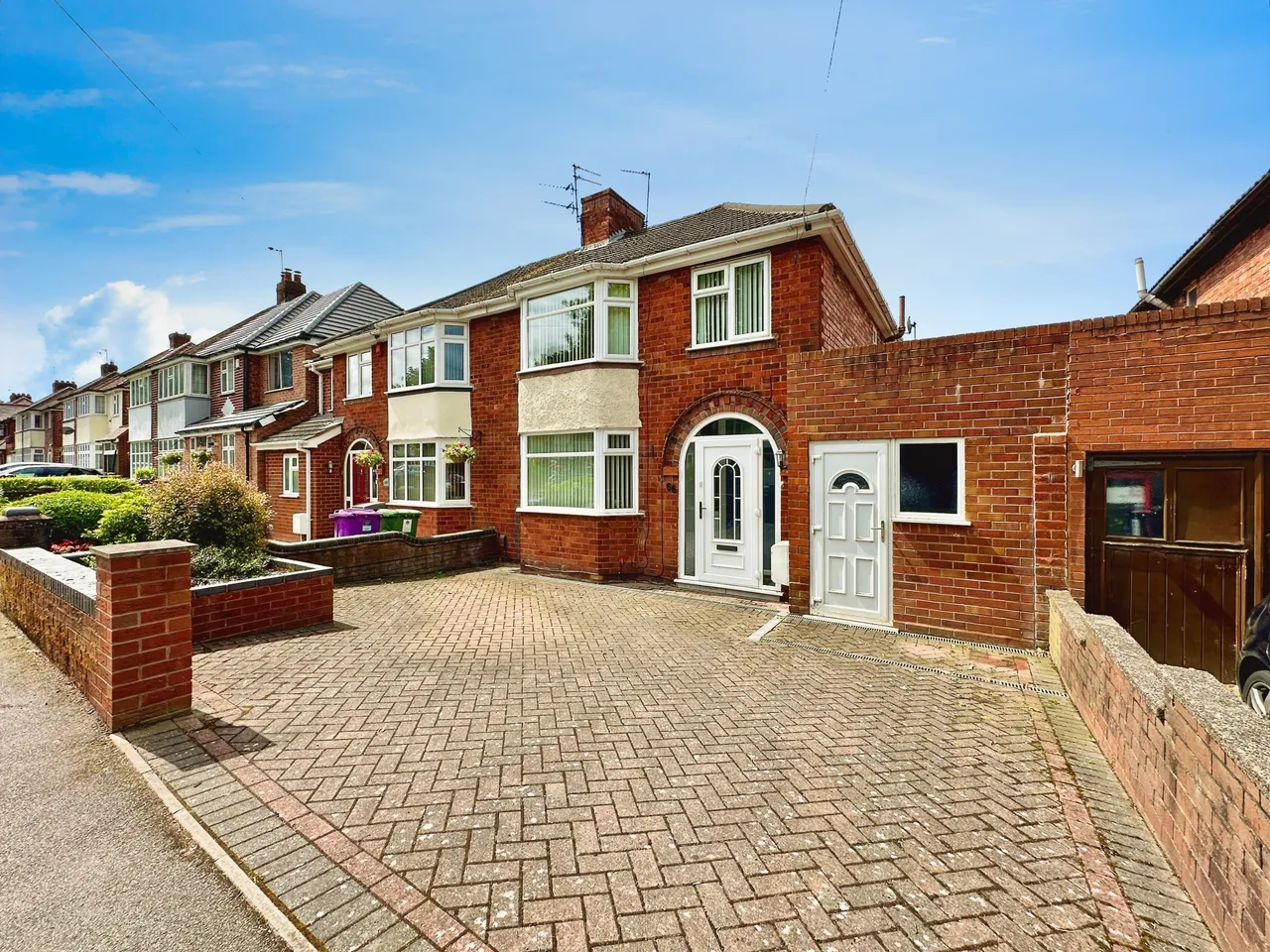 3 bed house for sale — Deyncourt Road, Wednesfield, Wolverhampton, WV10