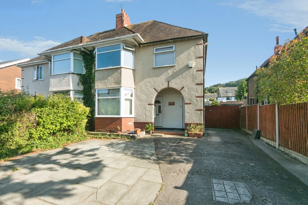 2 bed flat for sale, Conway Road, Colwyn Bay, LL29