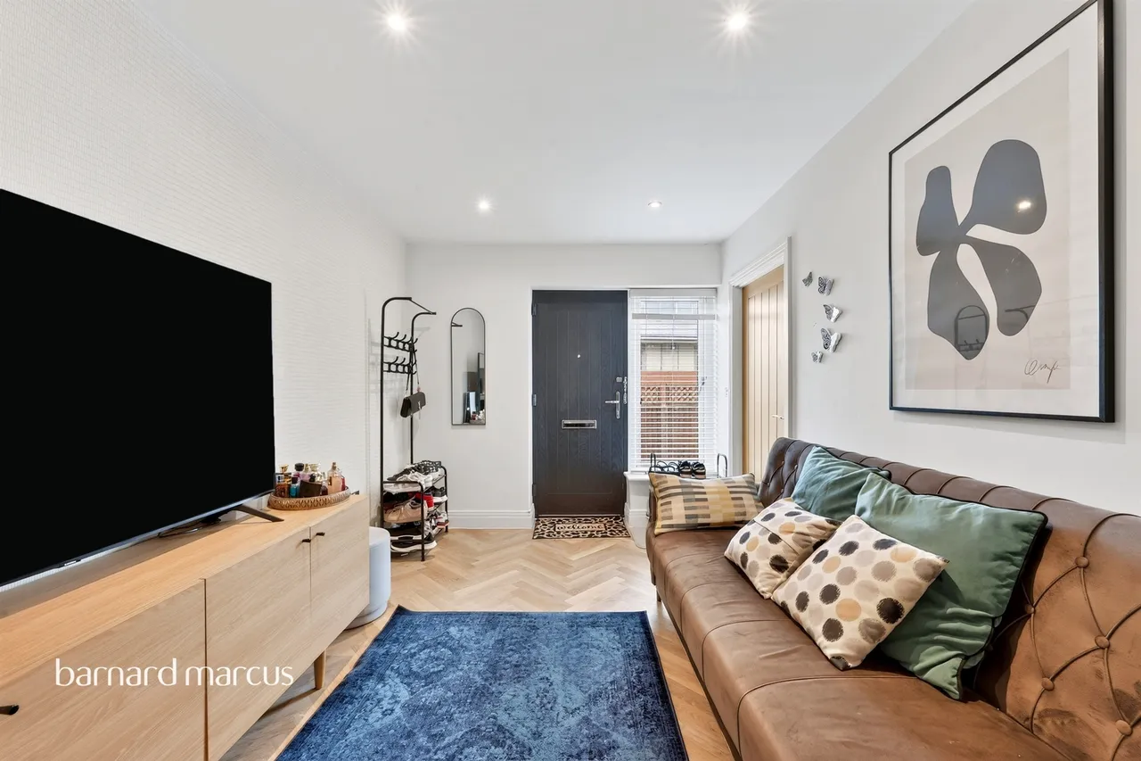 Cleeve Road, Leatherhead, photo 6