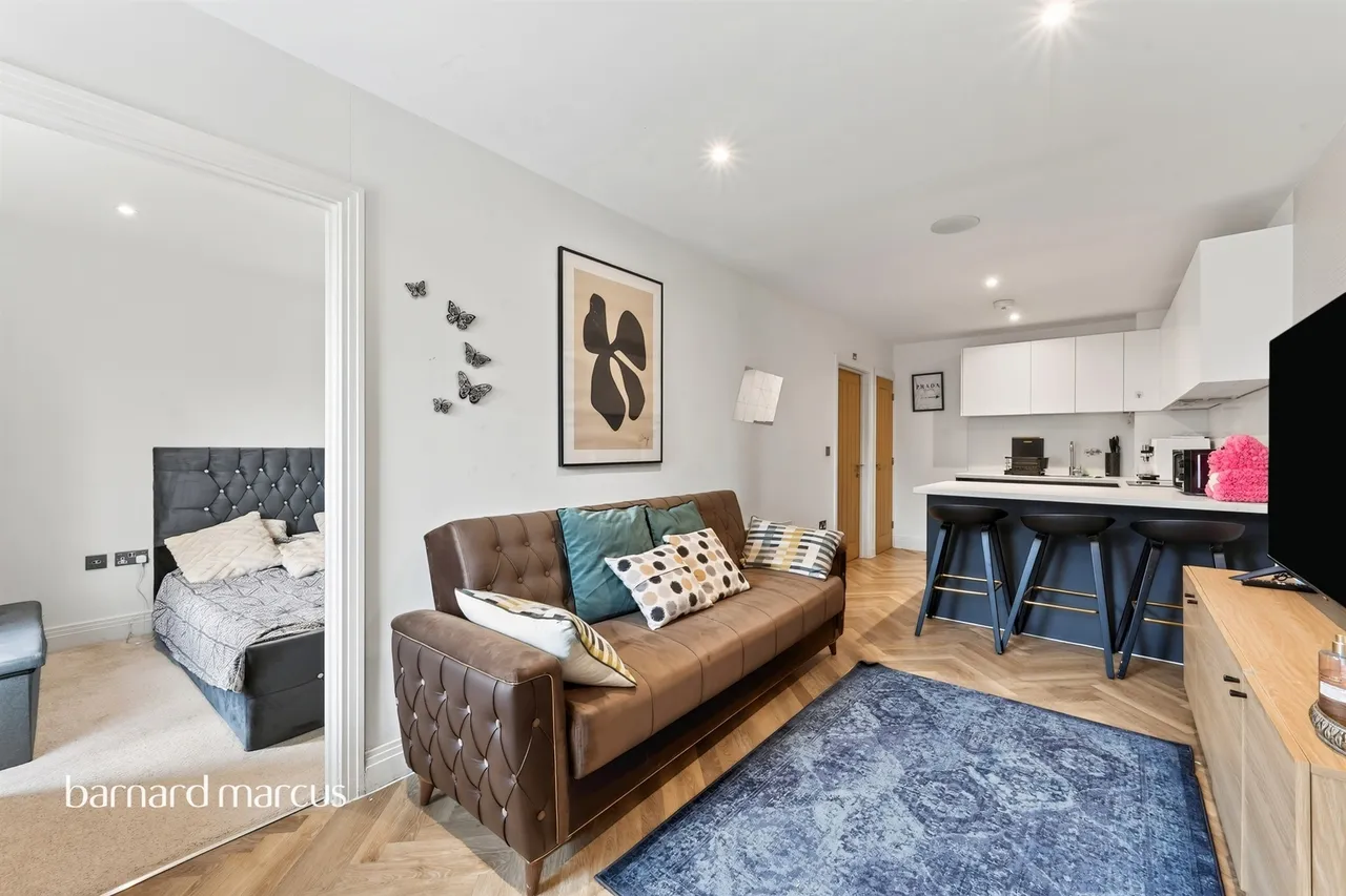 Cleeve Road, Leatherhead, photo 2