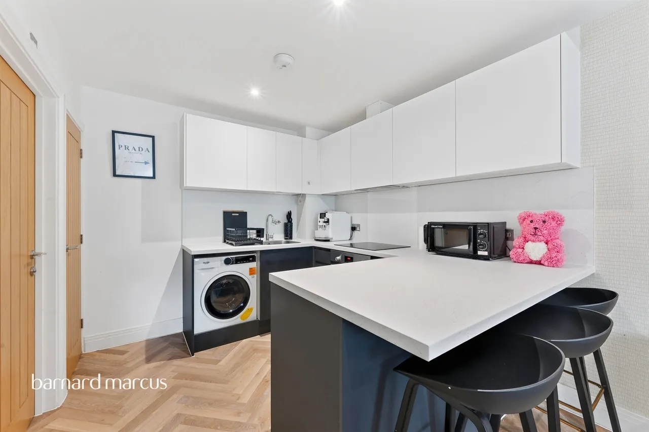 Cleeve Road, Leatherhead, photo 10