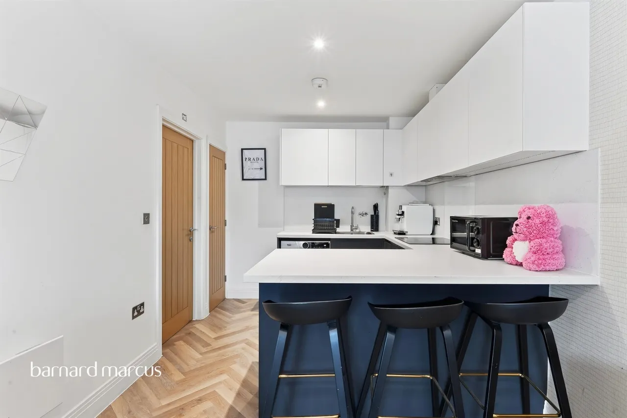 Cleeve Road, Leatherhead, photo 9