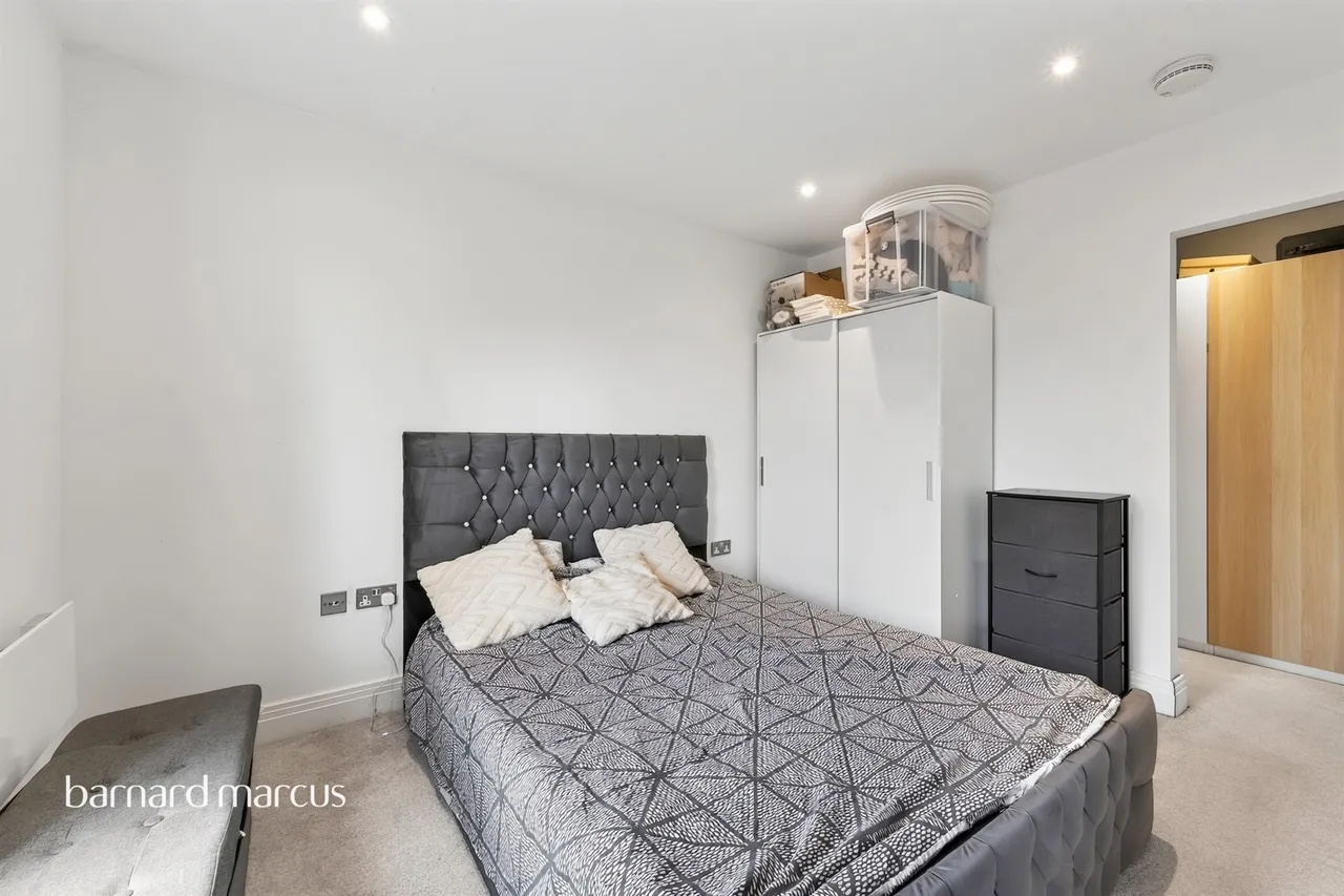 Cleeve Road, Leatherhead, photo 4