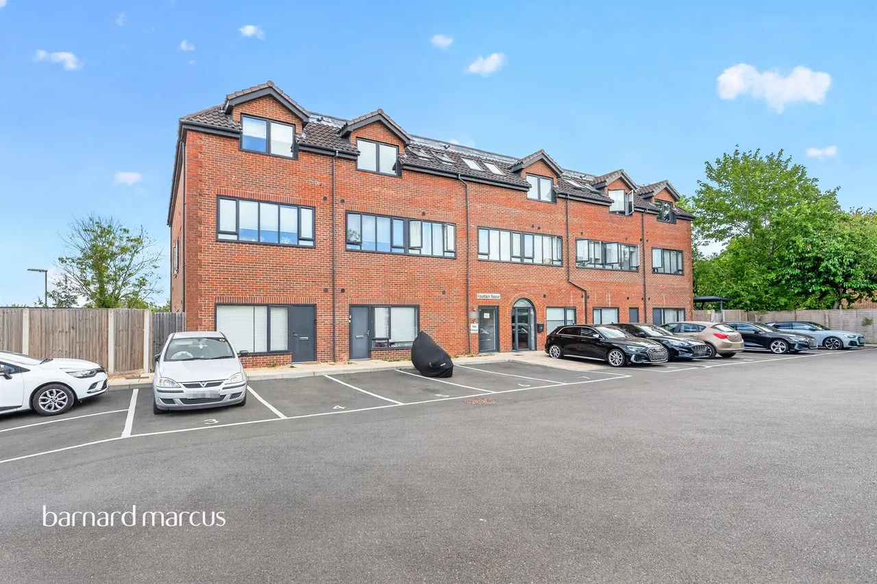 1 bed flat for sale — Cleeve Road, Leatherhead