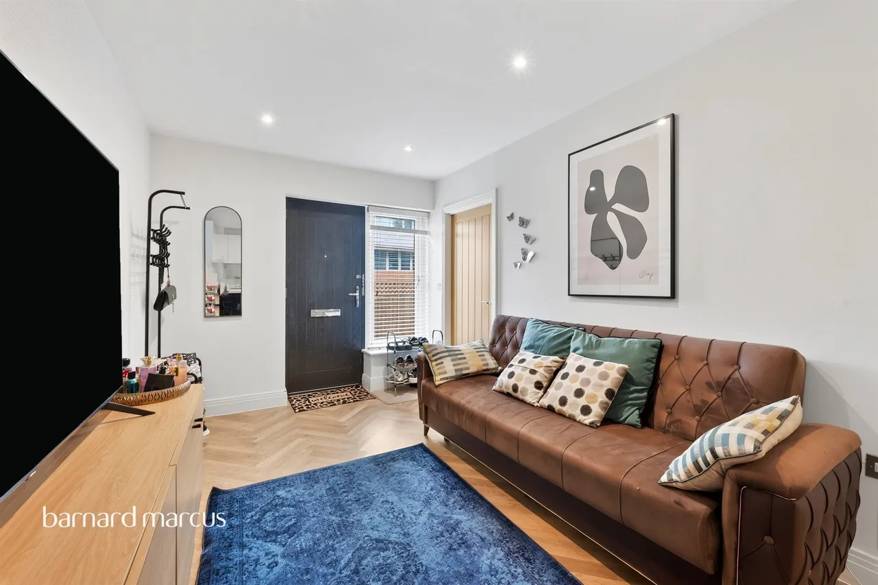 Cleeve Road, Leatherhead, photo 5