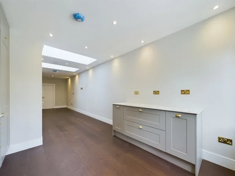 Brondesbury Park, Brondesbury Park, NW6 7AT, photo 14