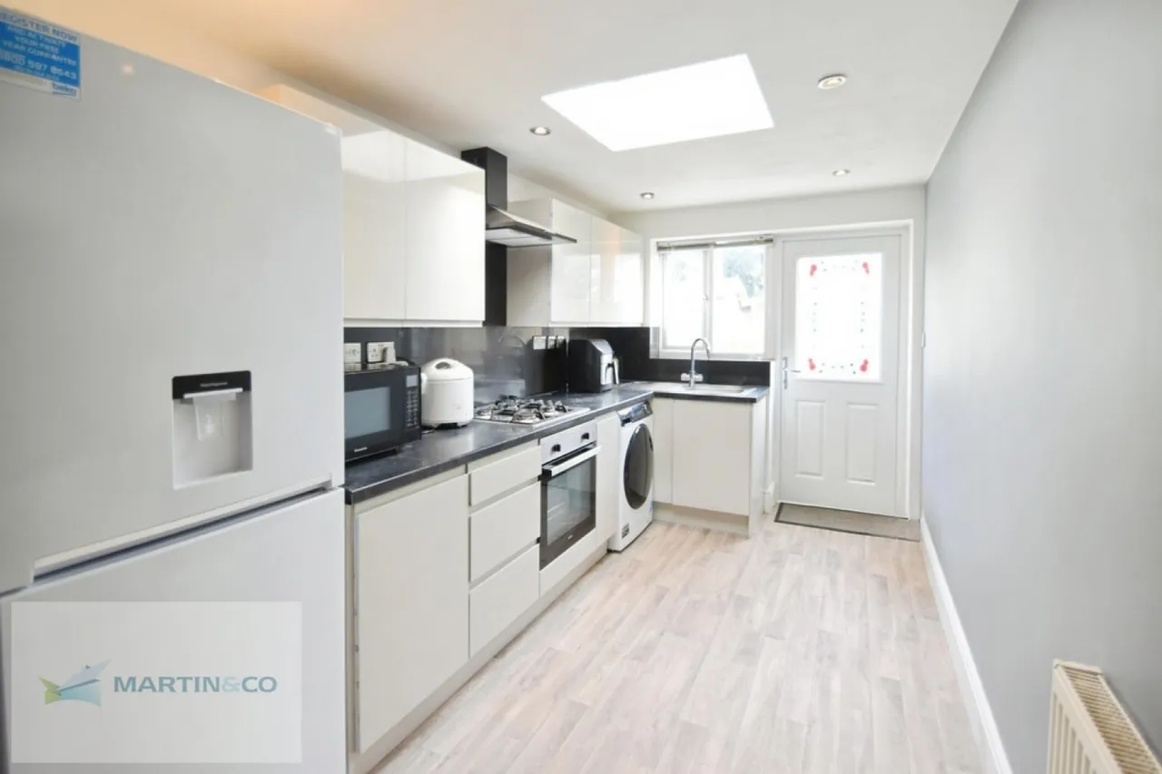 Berkeley Drive, West Molesey, photo 5