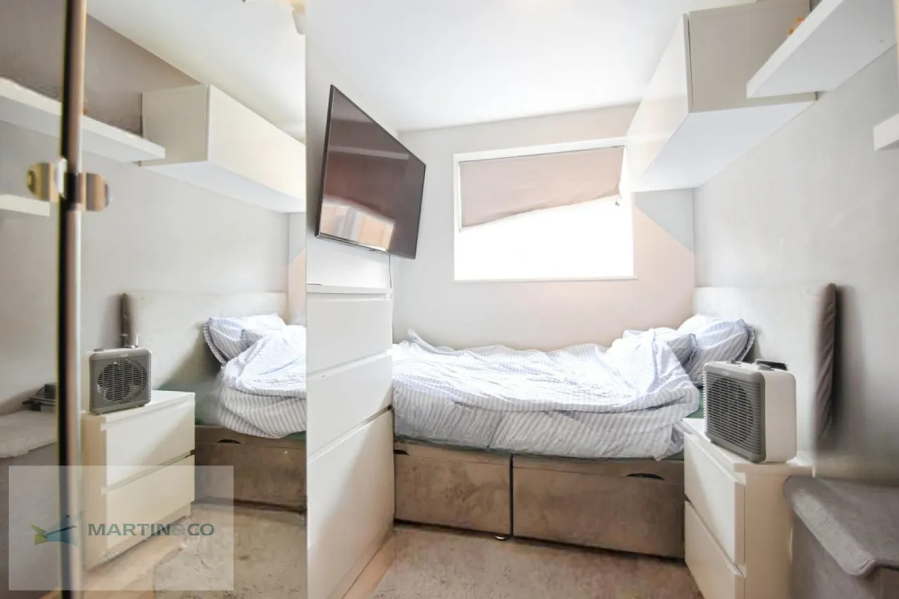 Berkeley Drive, West Molesey, photo 7