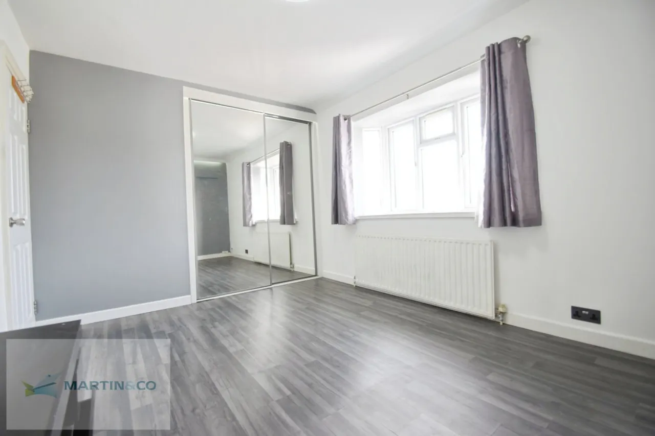 Berkeley Drive, West Molesey, photo 8