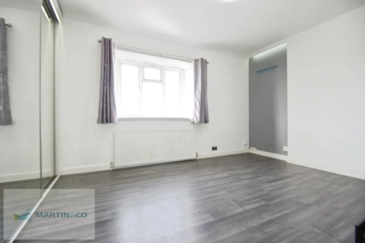 Berkeley Drive, West Molesey, photo 9