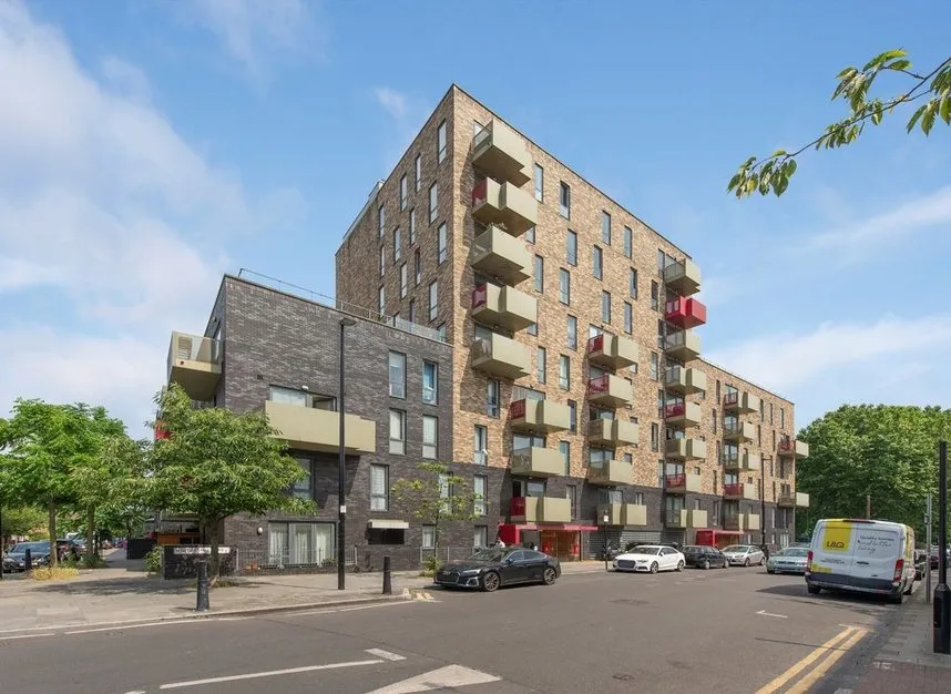 4 bed flat to rent, Duckett Street, Stepney Green, E1