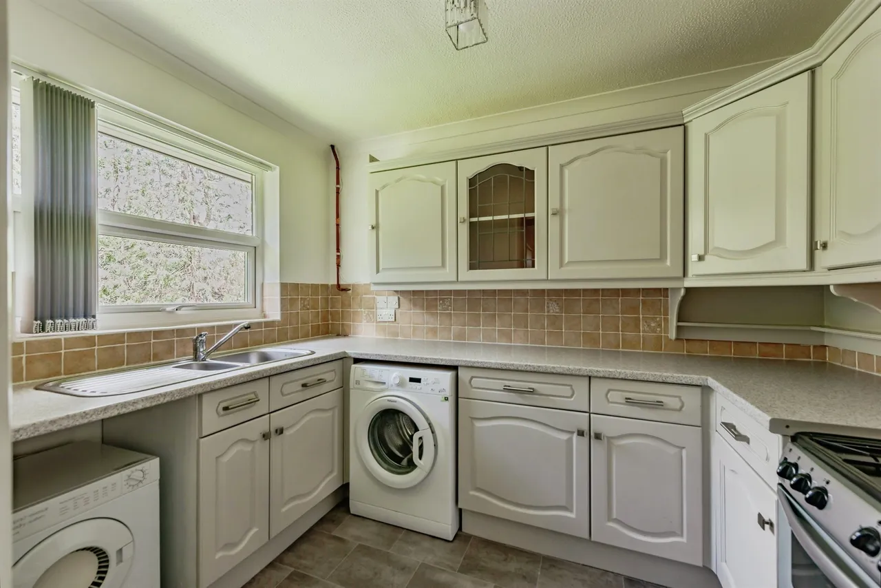 Churchill Road, Smallfield, Horley, photo 3