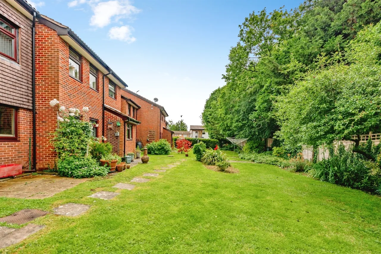 Churchill Road, Smallfield, Horley, photo 7