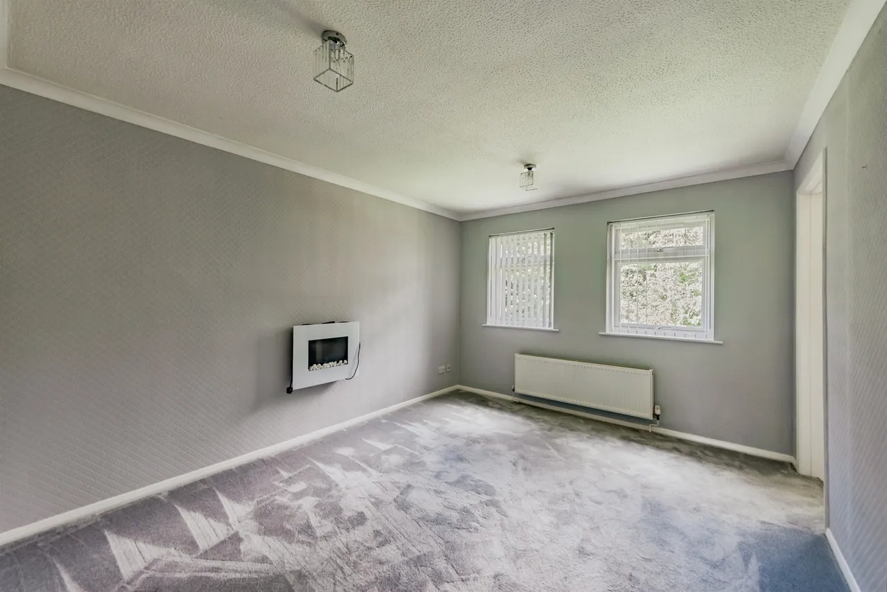 Churchill Road, Smallfield, Horley, photo 2