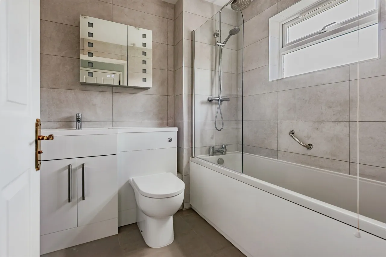Churchill Road, Smallfield, Horley, photo 6