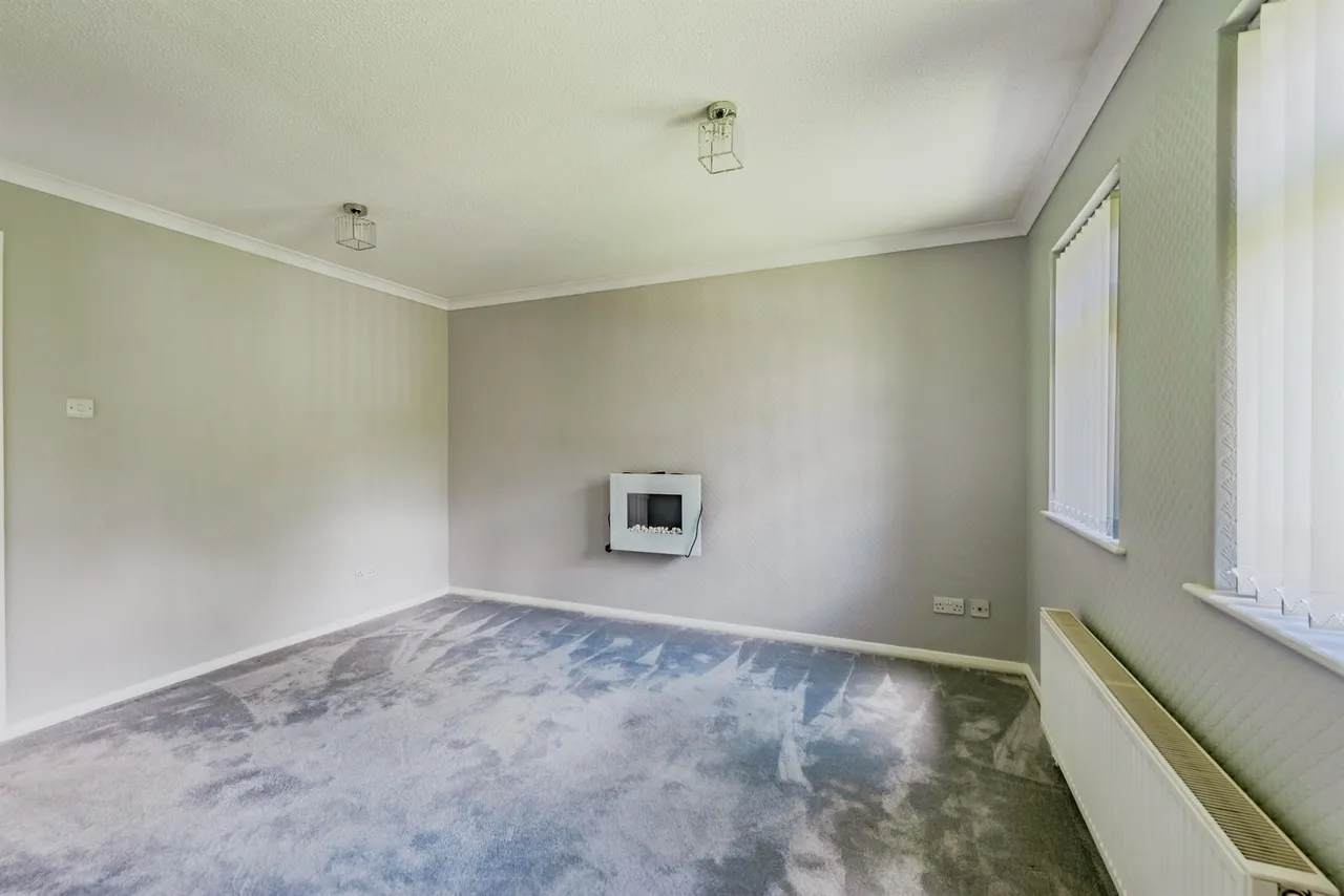 Churchill Road, Smallfield, Horley, photo 5
