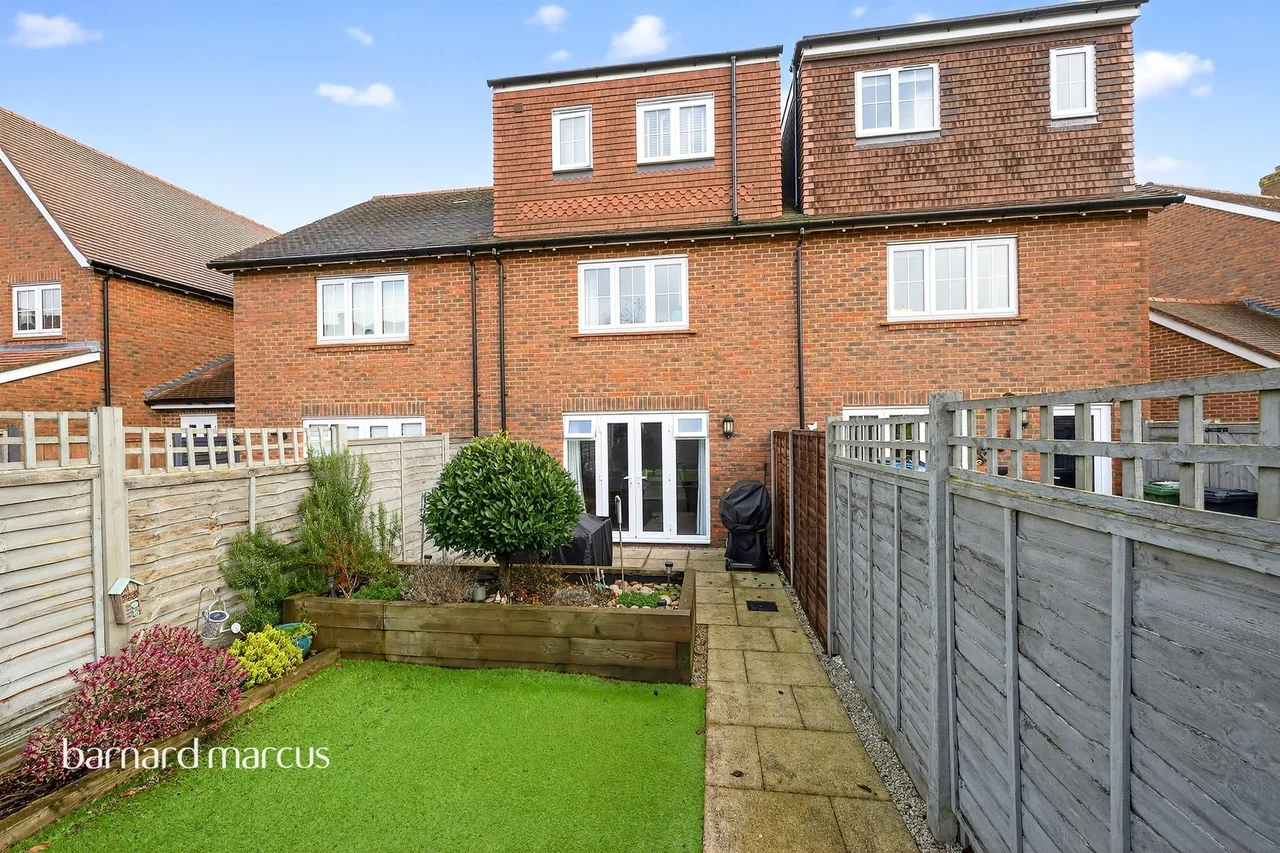 Hayton Crescent, Tadworth, photo 8