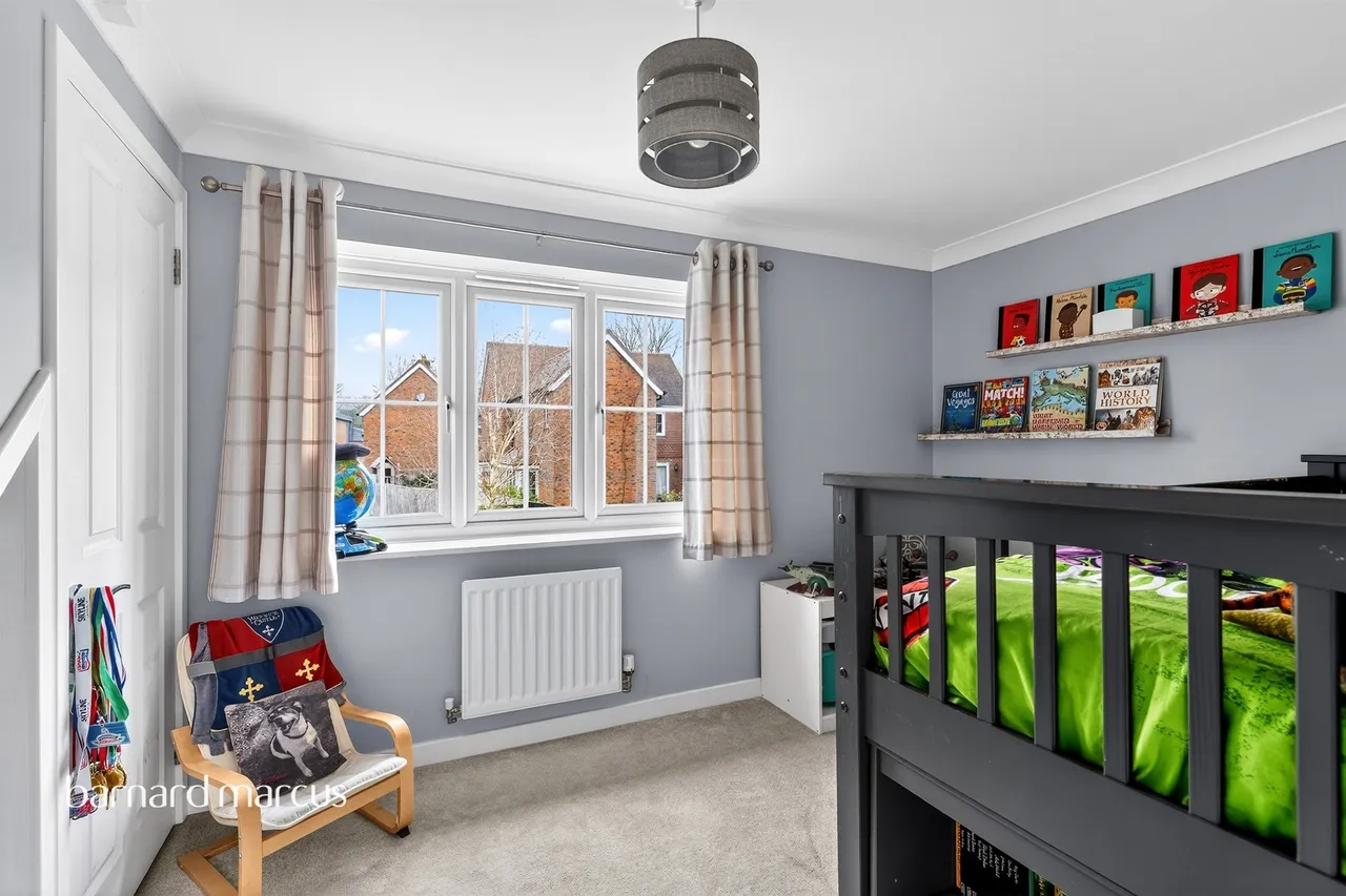 Hayton Crescent, Tadworth, photo 6