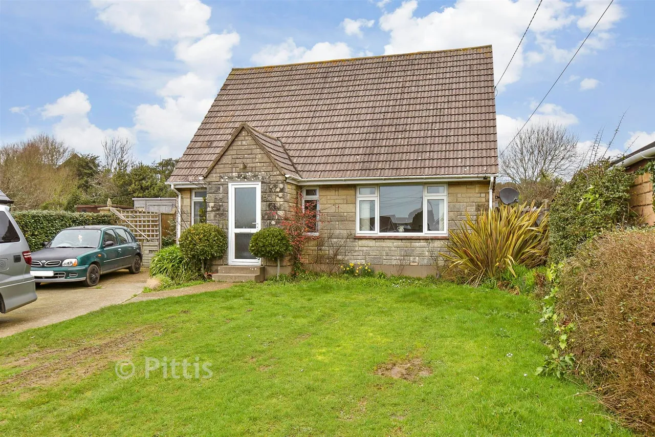 3 bed chalet for sale, Chilton Lane, Brighstone, PO30