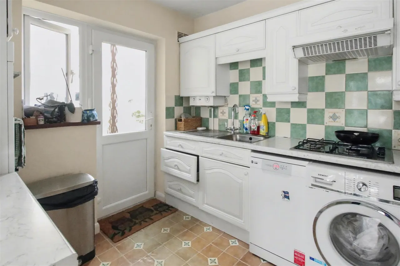 Clinton Road, Leatherhead, KT22, photo 6