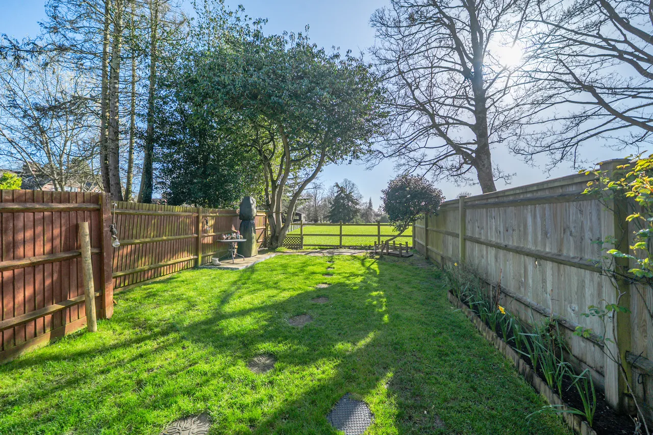 Clement Court, Chawton, GU34, photo 2