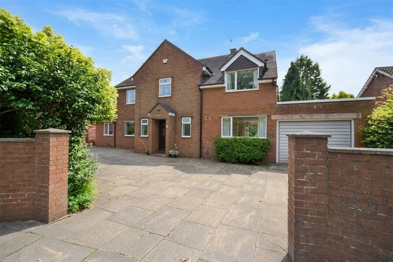 4 bed house for sale, Middlewich Road, Crewe