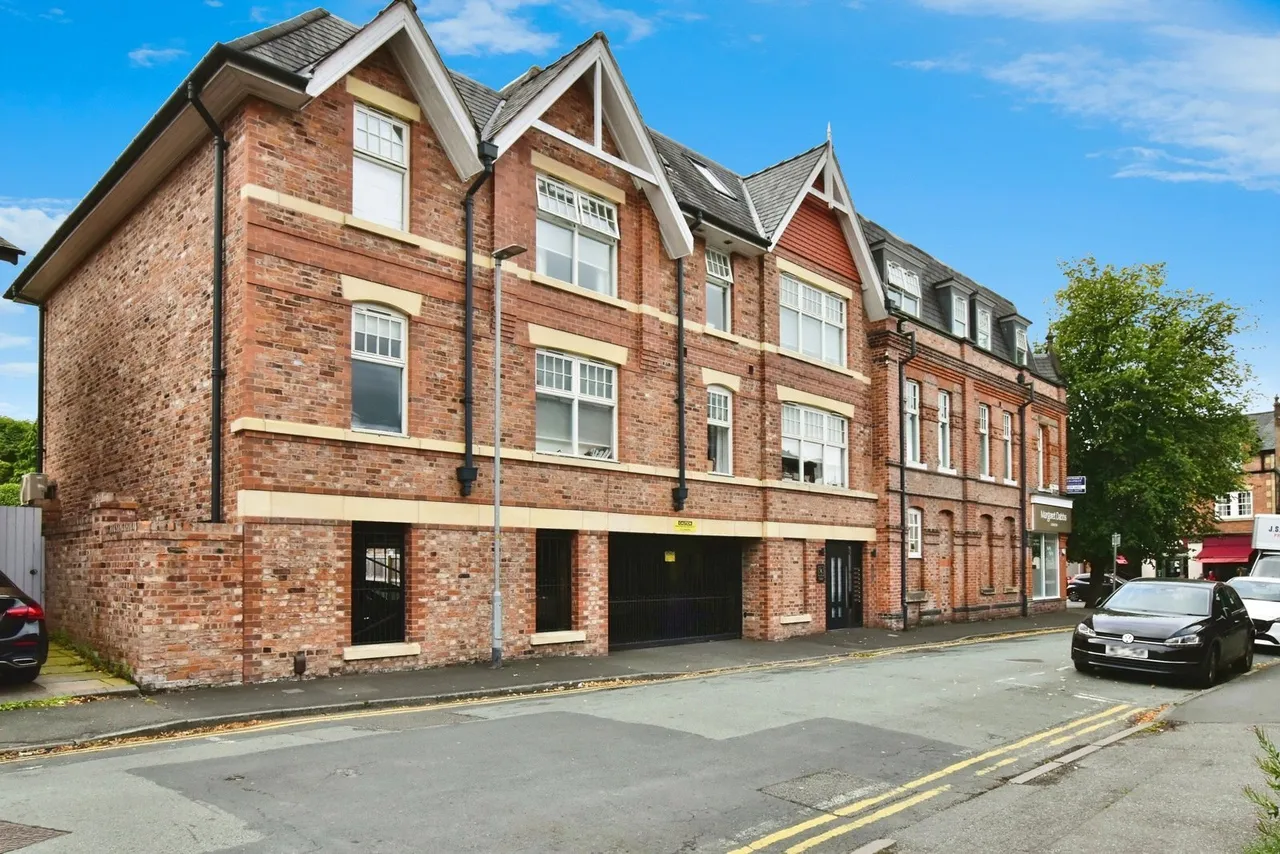 2 bed flat for sale — Stevens Street, Alderley Edge, Cheshire, SK9