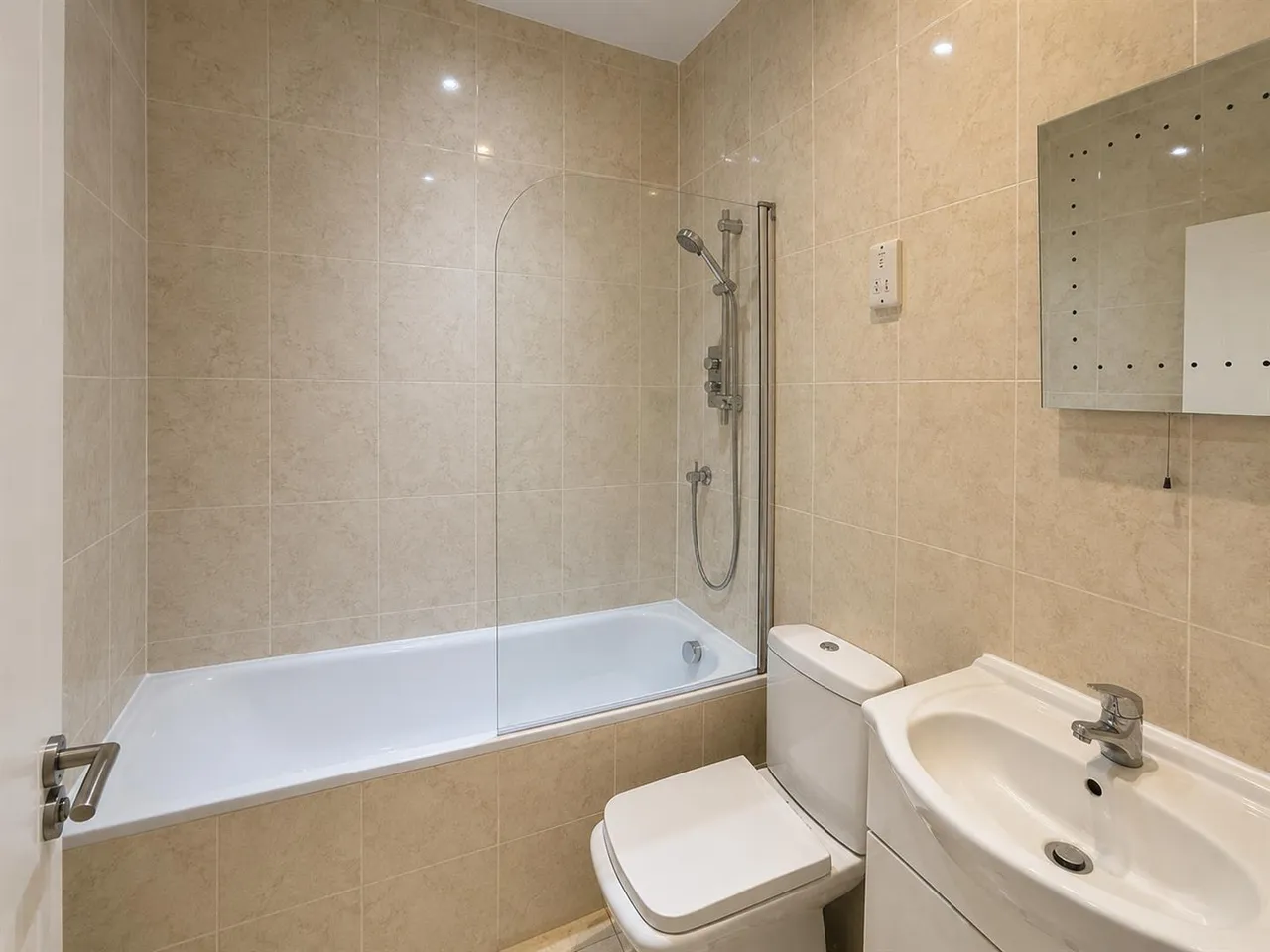 Alfred Road, London, W3, photo 5