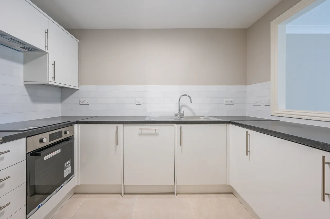 Flat 3 Campania Building, 1 Jardine Road, London, photo 3