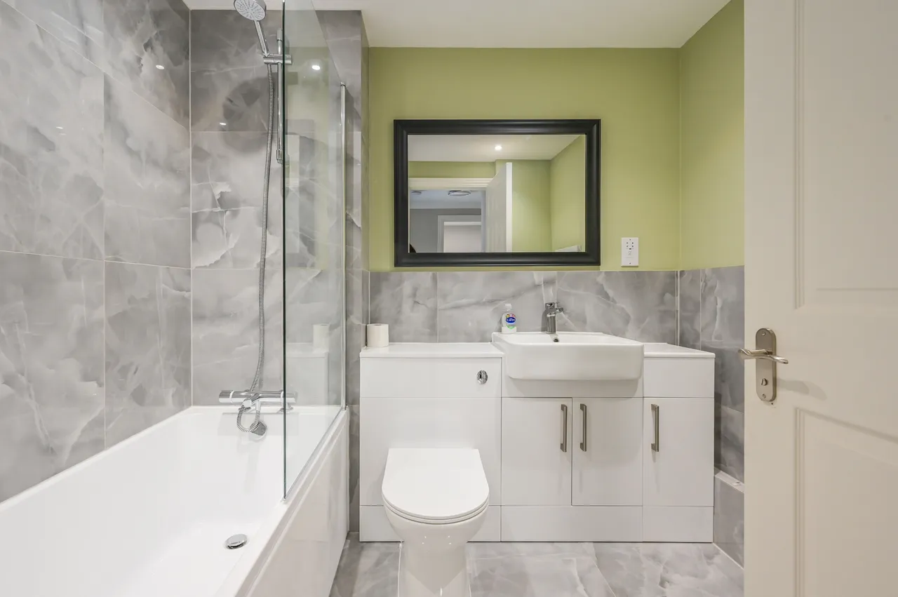 Flat 3 Campania Building, 1 Jardine Road, London, photo 5