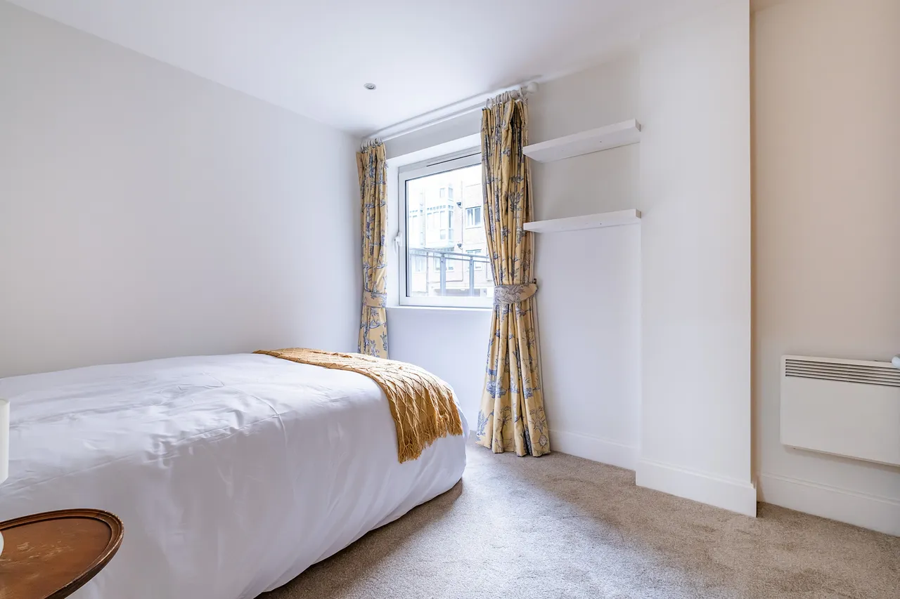 Vauxhall Bridge Road, London, SW1V, photo 7