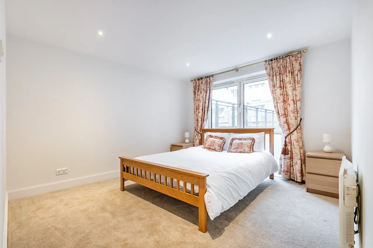 Vauxhall Bridge Road, London, SW1V, photo 5