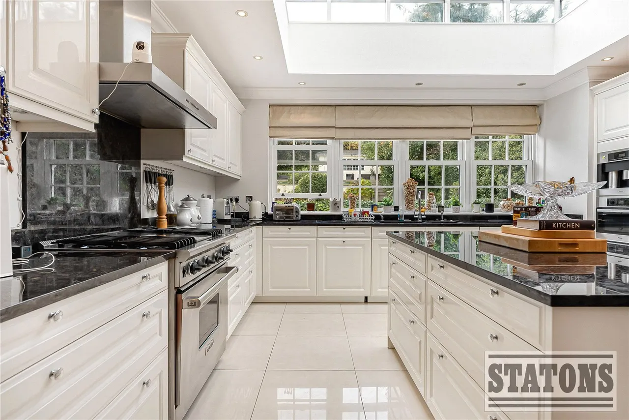 Broadgates Avenue, Hadley Wood, Hertfordshire, EN4 0NU, photo 9
