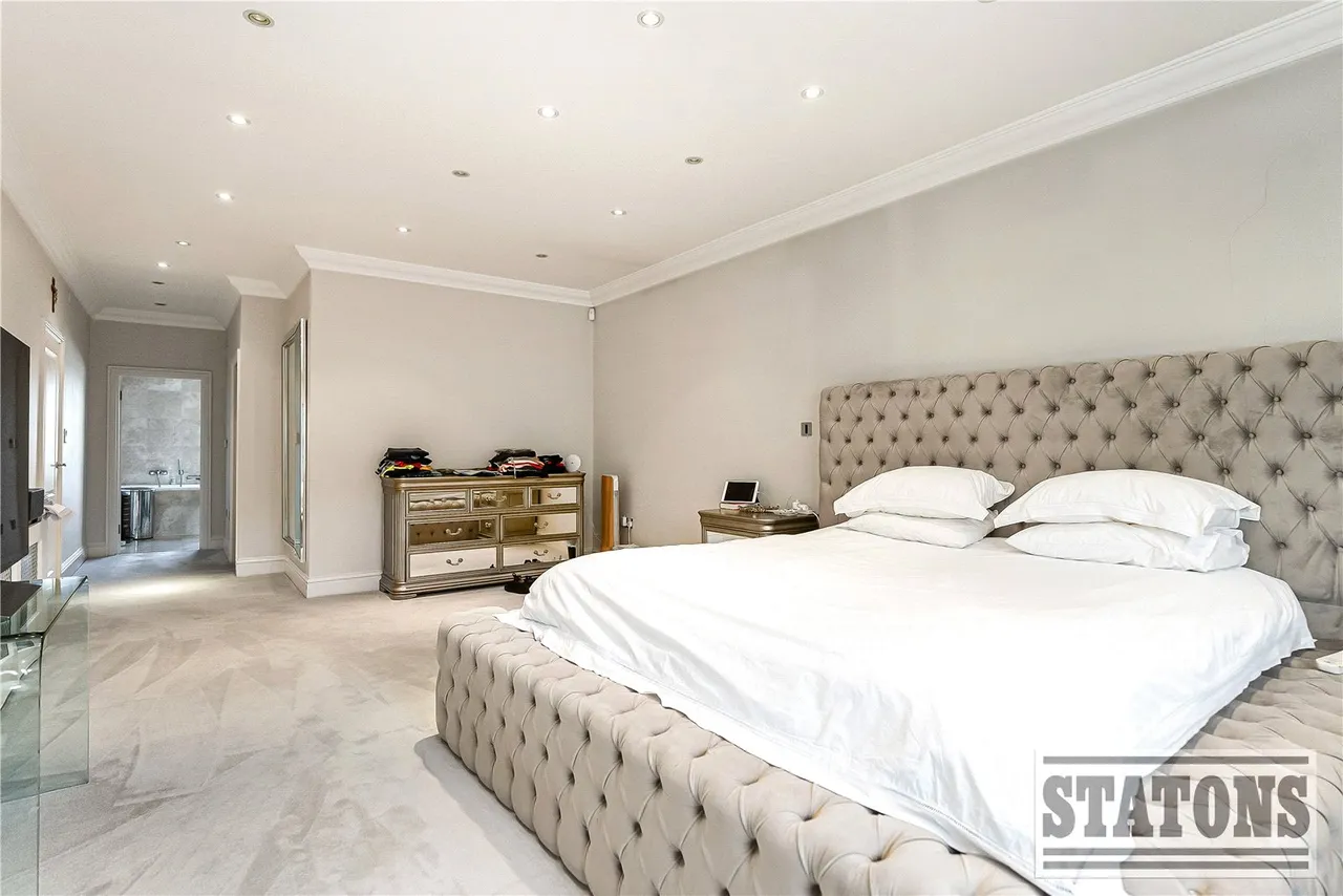 Broadgates Avenue, Hadley Wood, Hertfordshire, EN4 0NU, photo 16