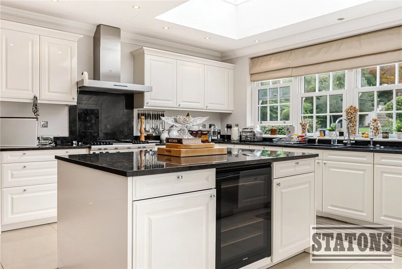 Broadgates Avenue, Hadley Wood, Hertfordshire, EN4 0NU, photo 10