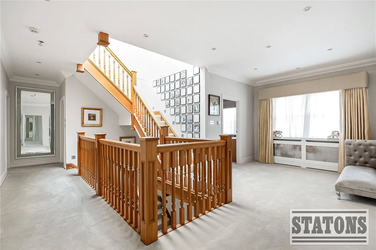 Broadgates Avenue, Hadley Wood, Hertfordshire, EN4 0NU, photo 15