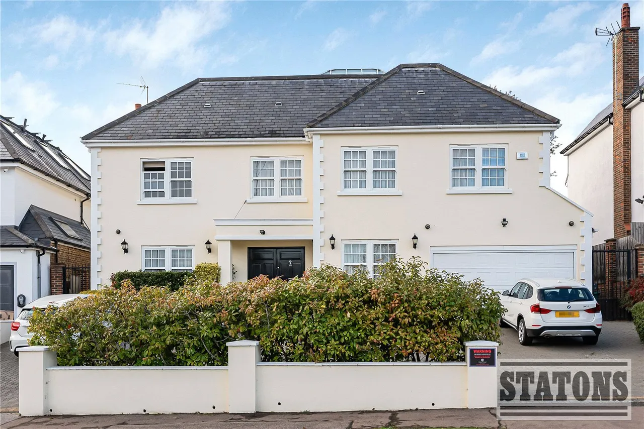 6 bed house to rent — Broadgates Avenue, Hadley Wood, Hertfordshire, EN4 0NU