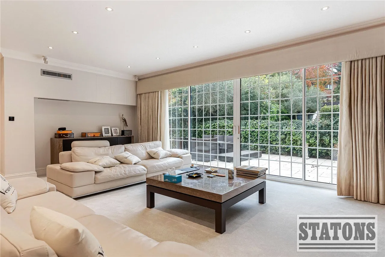 Broadgates Avenue, Hadley Wood, Hertfordshire, EN4 0NU, photo 6