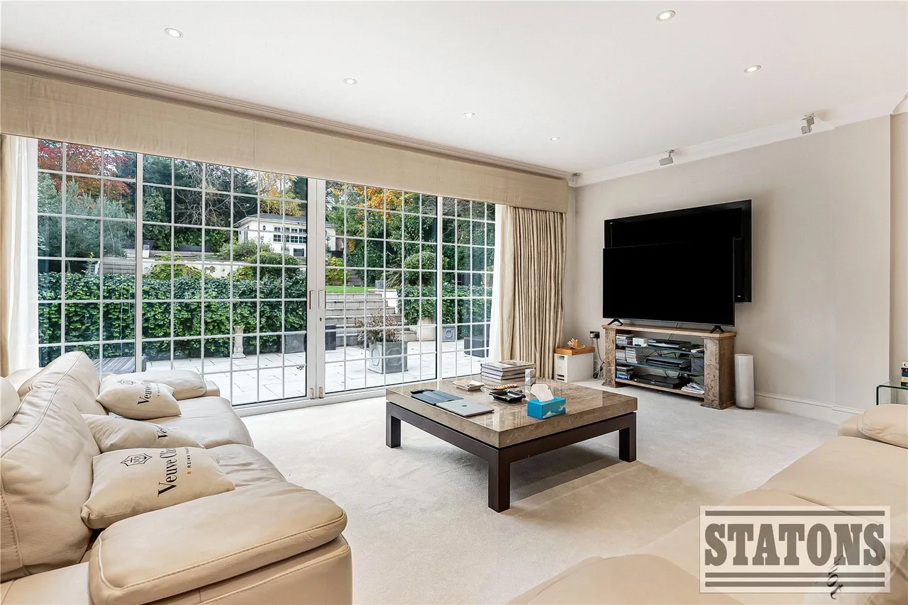Broadgates Avenue, Hadley Wood, Hertfordshire, EN4 0NU, photo 7
