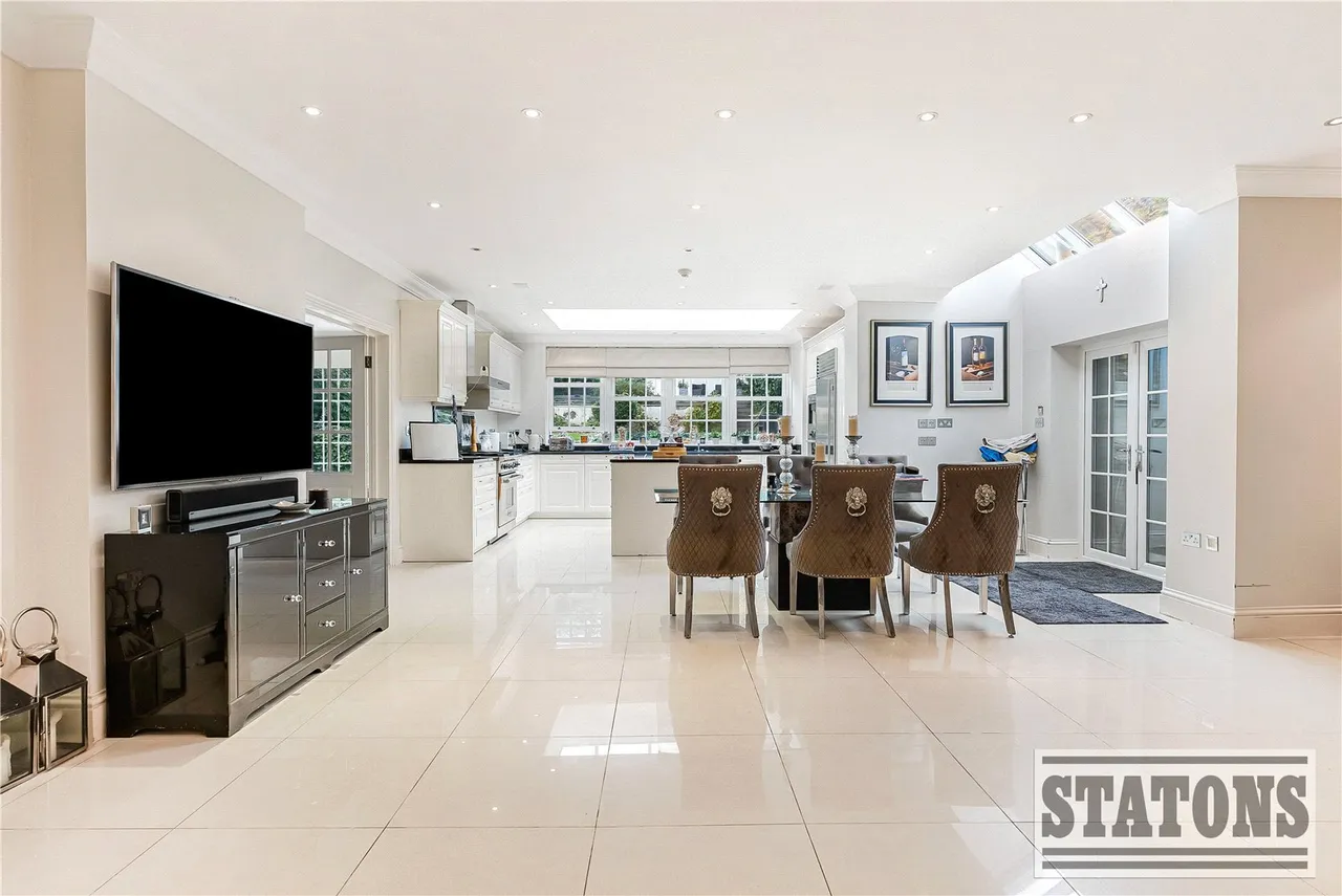 Broadgates Avenue, Hadley Wood, Hertfordshire, EN4 0NU, photo 11