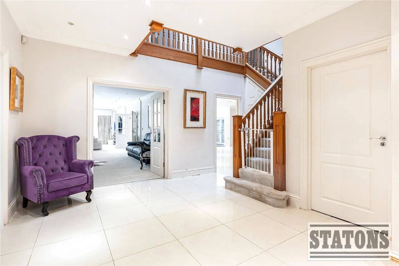 Broadgates Avenue, Hadley Wood, Hertfordshire, EN4 0NU, photo 2