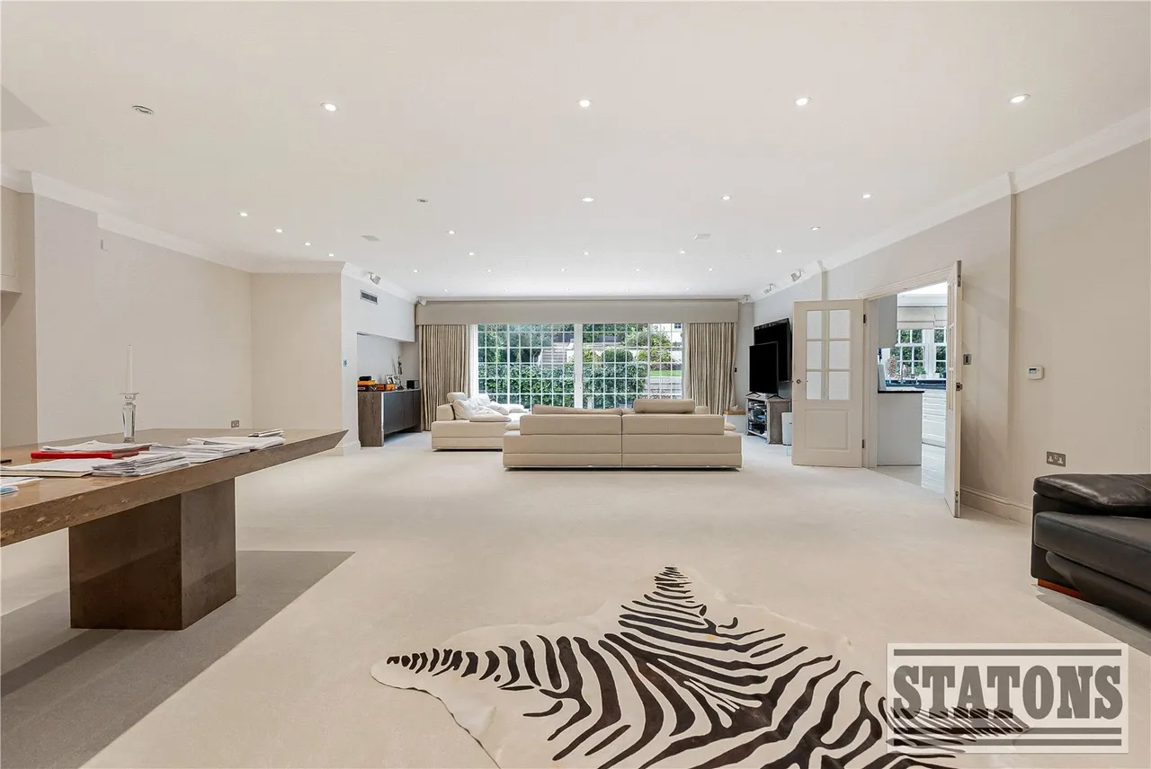Broadgates Avenue, Hadley Wood, Hertfordshire, EN4 0NU, photo 5
