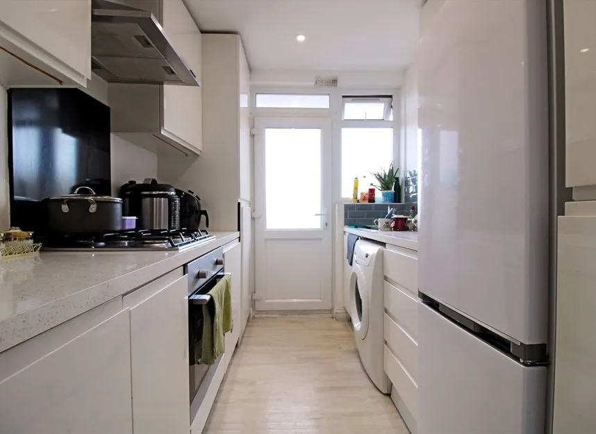 Vale Court, Acton, W3, photo 3
