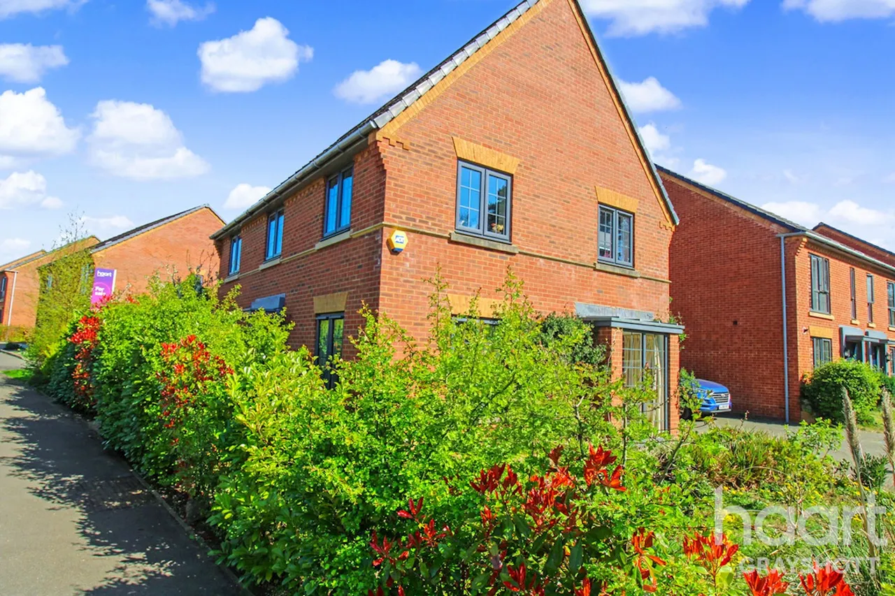 4 bed house for sale, Nightjar Road, Bordon, GU35