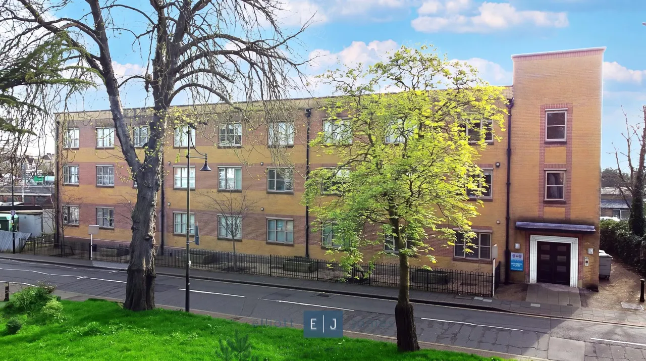 1 bed flat to rent — Charteris Road, Woodford Green