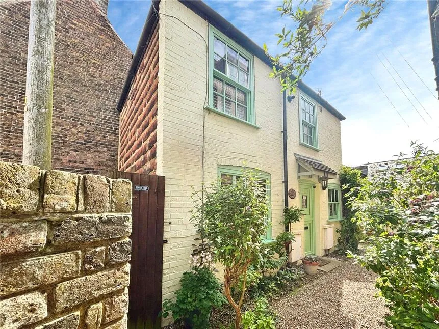 2 bed house to rent, George Alley, Deal, CT14